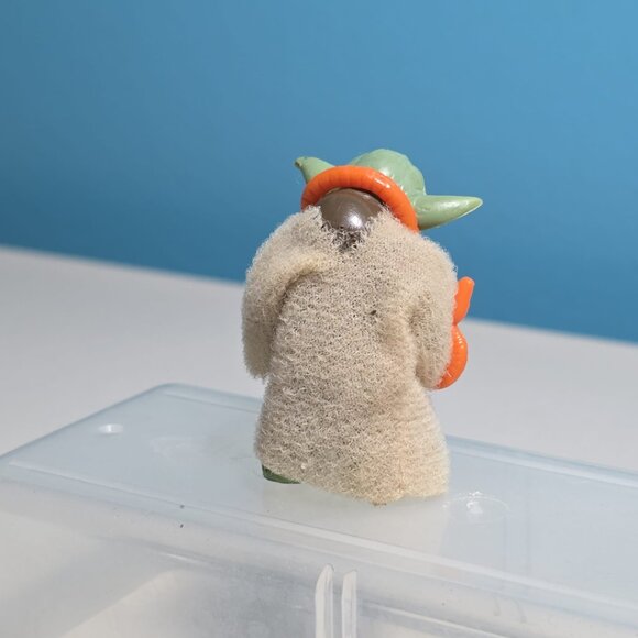 Vintage 1980 Kenner Yoda action figure with the orange snake accessory - Picture 4 of 6
